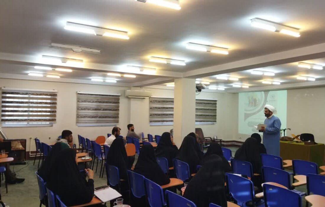 کارگاه «خانواده موفق» در مدرسه علمیه الزهرا ساری برگزار شد