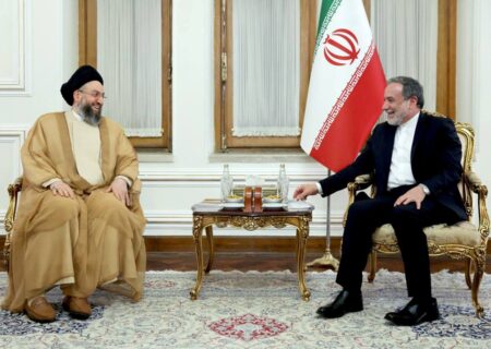 تاکید حکیم و عراقچی بر تقویت همکاری‌های دوجانبه