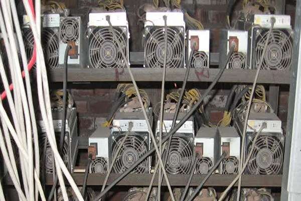 کشف کارگاه استخراج غیرمجاز رمز ارز در امین آباد