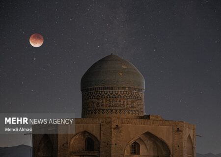گردشگران امشب آسمان کویر ورامین را رصد می‌کنند
