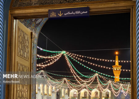 آذین بندی و چراغانی ویژه حرم مطهر رضوی در ایام میلاد پیامبر اعظم (ص)