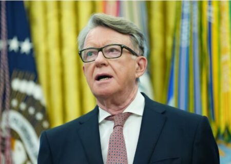 نخست‌وزیر انگلیس سفیر لندن در آمریکا را برکنار کرد