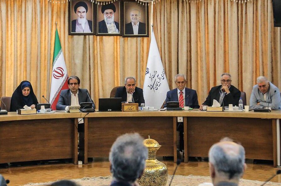 وفاق ملی رئیس جمهور از سطح حاکمیت به متن جامعه منتقل شود