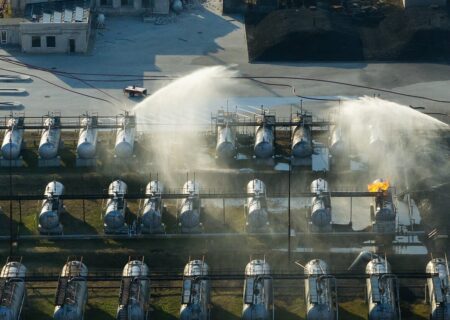 آتش‌سوزی گسترده در جایگاه گاز مایع ویلنیوس لیتوانی