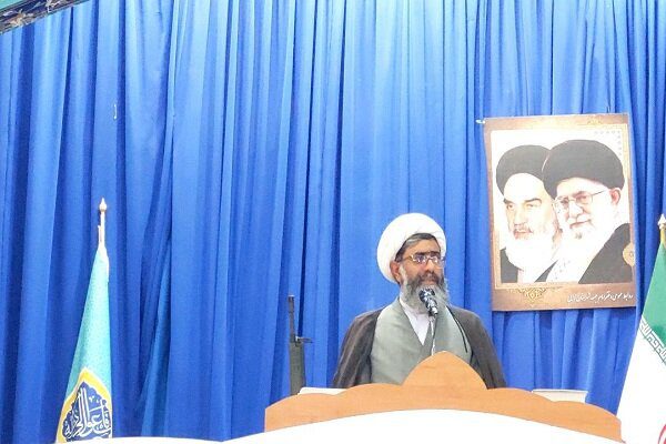 گلایه امام جمعه زابل از بوی نامطبوع آب و کیفیت پایین نان در سیستان