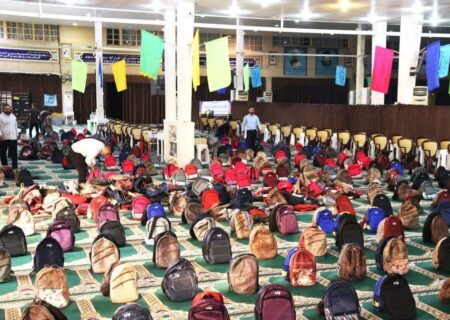 ۵۸۰۰ بسته نوشت‌افزار بین دانش‌آموزان محروم بوشهر توزیع شد