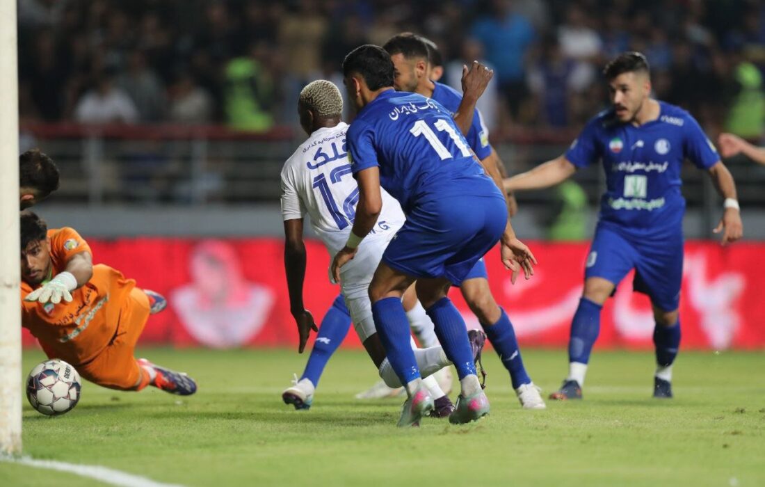 لزوم انجام یک اقدام فوری در ترکیب استقلال؛ ناامیدی از خارجی مشهور