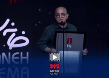 پرویز پرستویی تقدیرنامه‌اش را به حسن پورشیرازی تقدیم کرد