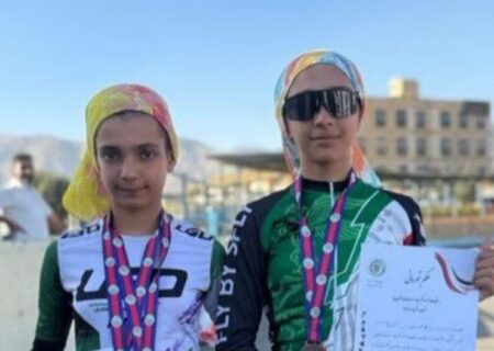 رقابت اسکیت ‌سواران نوجوان دختر اردبیل در مسابقات دستجات آزاد کشور