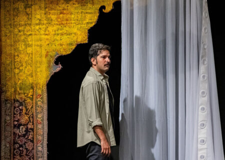 مادرِ «سفید» نماد وطن است؛ اجرای تئاتر در شرایط امروز به جنون می‌ماند