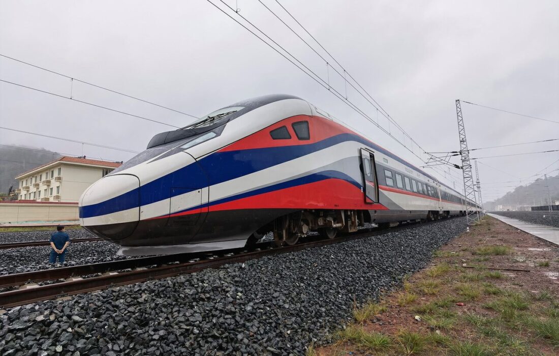 نخستین قطار مسافربری پنج ستاره هرمزگان افتتاح شد