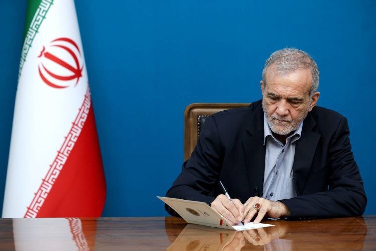 پزشکیان قهرمانی تیم ملی کشتی آزاد کشورمان را تبریک گفت