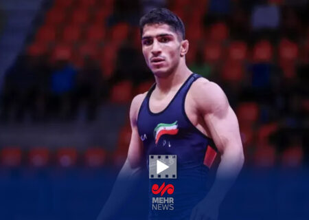 پیروزی علی مومنی برابر کشتی‌گیر سوئیسی در زاگرب