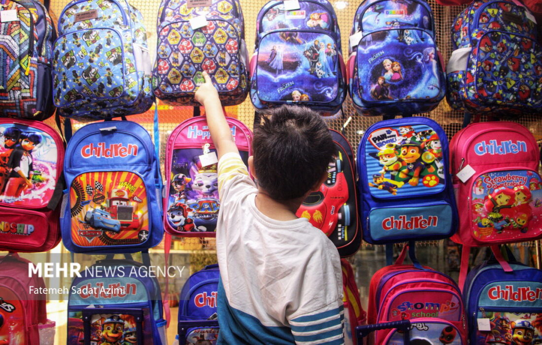 لوازم التحریر بین دانش آموزان خانوادههای زندانی تحت حمایت کمیته امداد