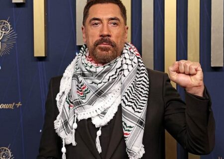 خاویر باردم با چفیه روی فرش قرمز امی شعار فلسطین را آزاد کنید سر داد