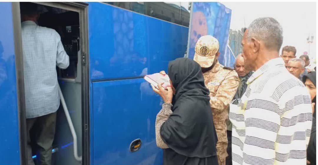 کاروان ۴۱ نفره خانوادههای ایثارگران رودان راهی مشهد مقدس شد