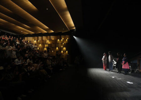 اسکارلت و آن شب بارانی؛ از پرده تئاتر تا قلب مخاطب