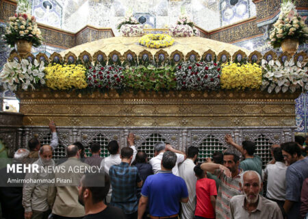 گل آرایی ضریح مطهر حضرت فاطمه معصومه(س)