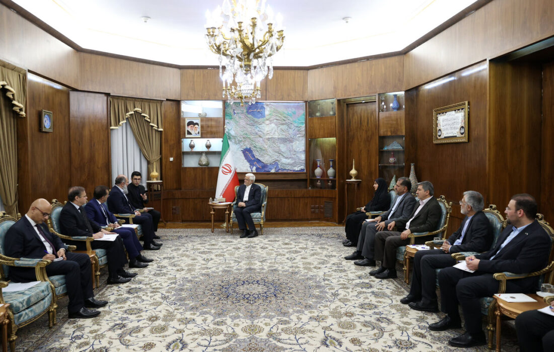 عارف: پاکستان در ایام جنگ یک صدا از ایران حمایت کرد