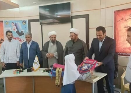 ۸۰ بسته لوازم‌التحریر میان دانش‌آموزان نیازمند پلدختر توزیع شد