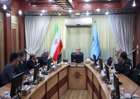 تاکید وزیر علوم بر بکارگیری نیروگاه‌های خورشیدی در دانشگاه‌ها