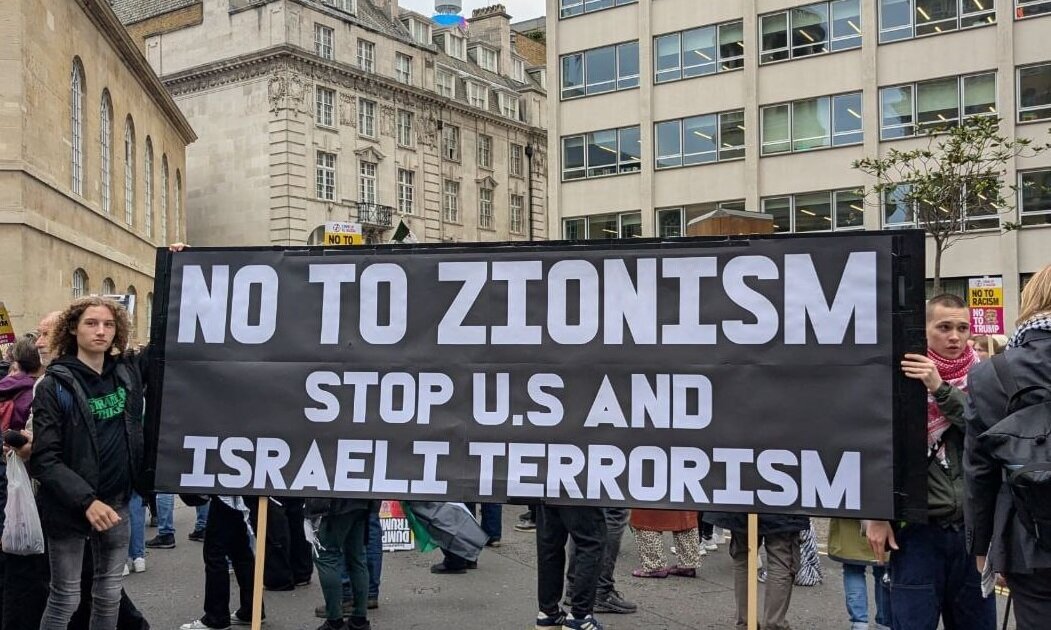 تظاهرات در لندن همزمان با حضور «ترامپ» در انگلیس+ فیلم