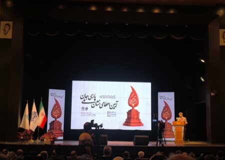 نشان ملی«پارسی‌جان» اهدا شد؛ زبان فارسی نخستین عامل شناسای ایران است