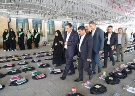 اهدای ۱۵۰۰بسته نوشت افزار به دانش آموزان نیازمند در ارومیه