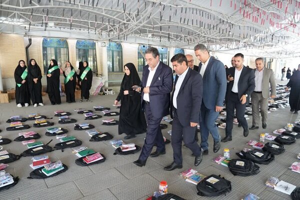 اهدای ۱۵۰۰بسته نوشت افزار به دانش آموزان نیازمند در ارومیه