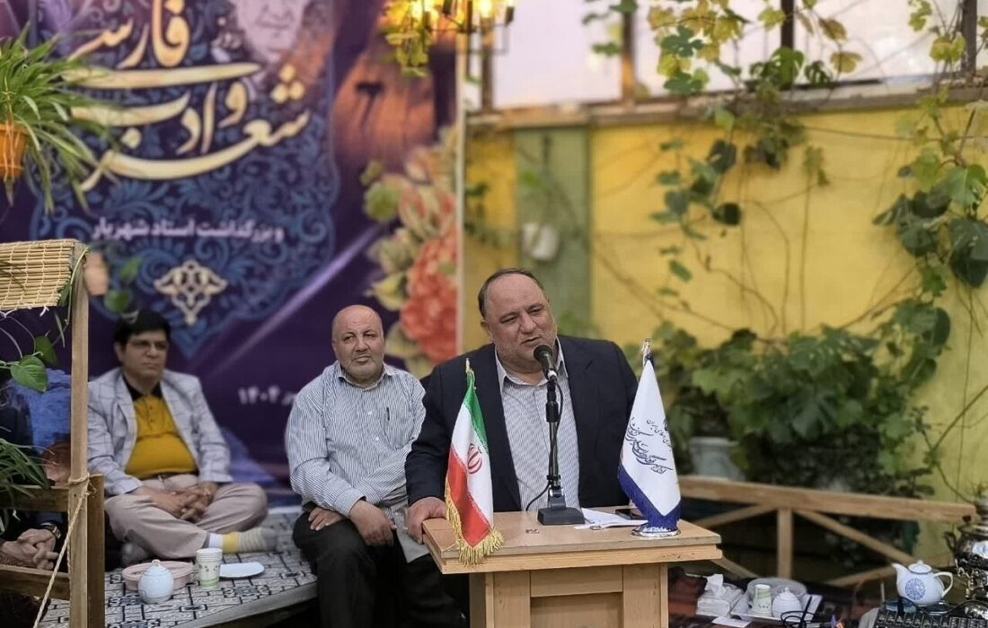 شاعران وجدان بیدار جامعه و صدای مردم هستند