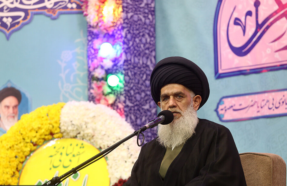 ورود بانوی کرامت به قم نقطهعطفی در توسعه علوم اهلبیت(ع) بود