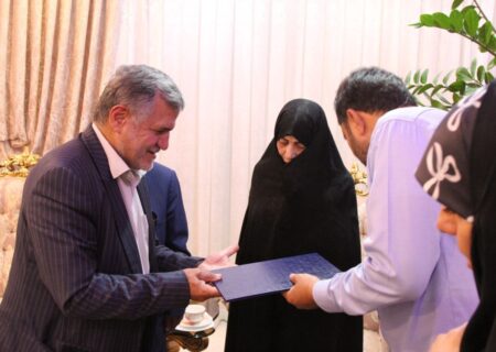 دیدار «امانی» با خانواده سرلشکر شهید شادمانی