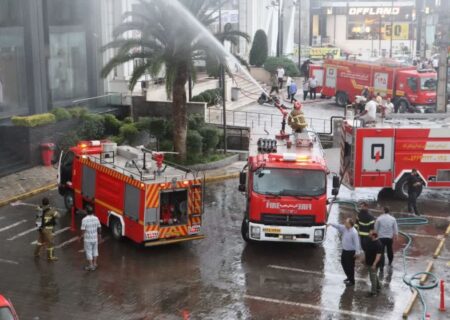 تلاش برای مهار آتش سوزی فروشگاه بزرگ در چالوس ادامه دارد