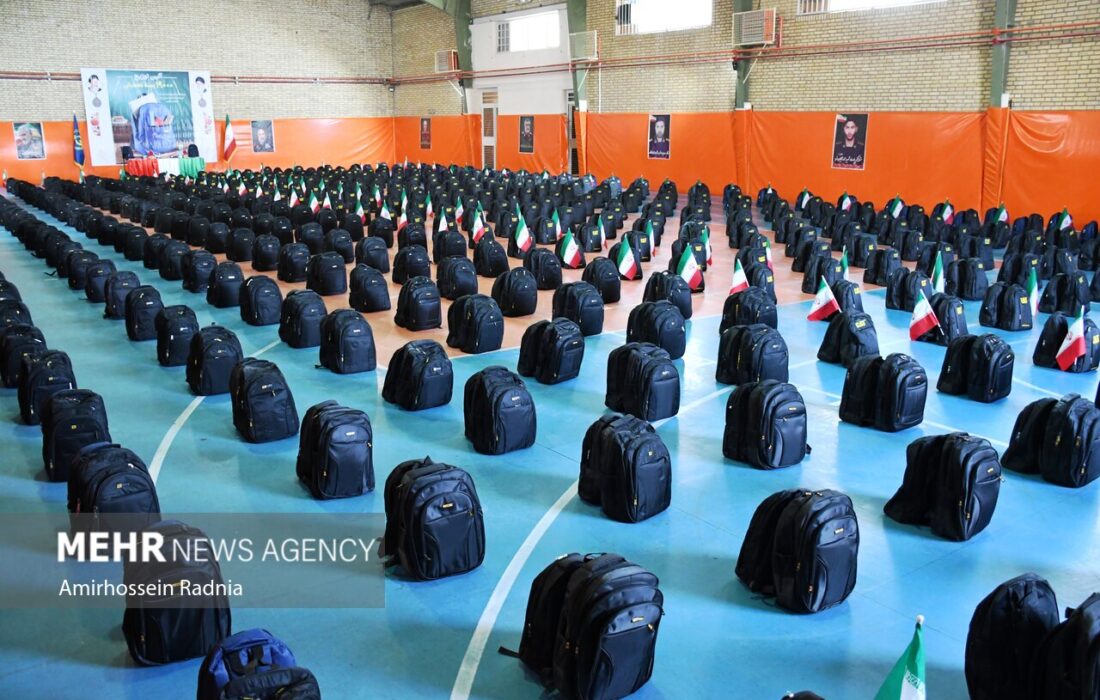 توزیع ۵۲ هزار بسته تحصیلی میان دانش‌آموزان نیازمند هرمزگانی آغاز شد