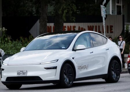 تاکسی‌های روباتیک تسلا در آریزونا آزمایش می‌شوند