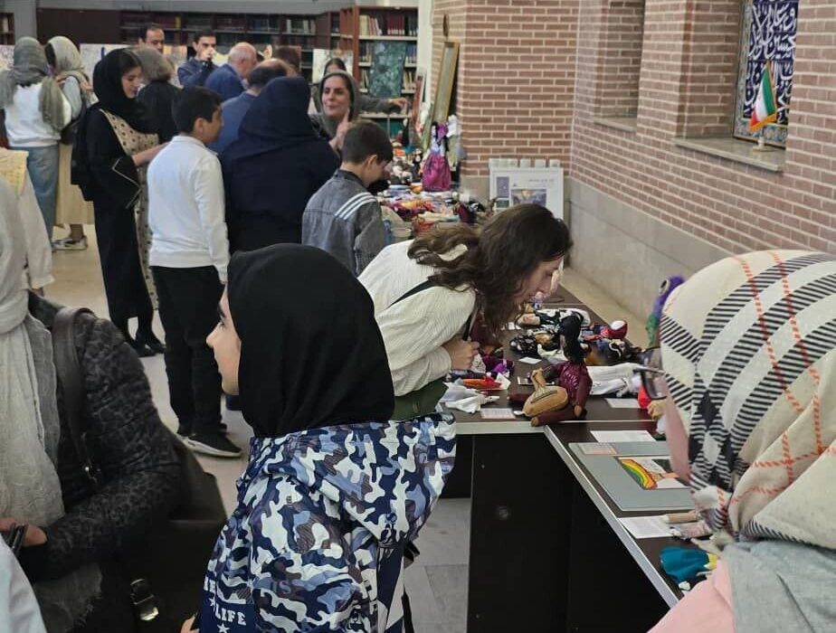 «رنگ و روایت» در ارمنستان افتتاح شد