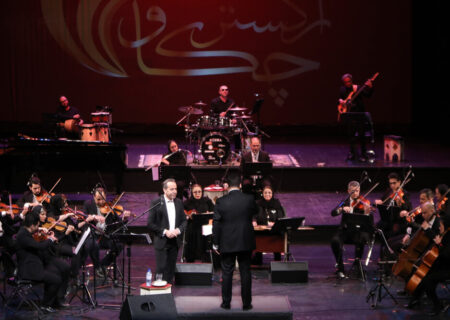 نوجوان ۱۵ ساله در تالار وحدت خواند؛ کنسرت «چکاوک» برگزار شد