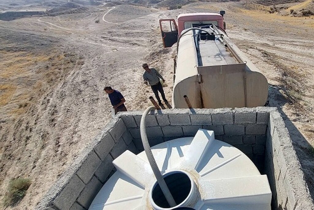 عملیات آبرسانی به زیستگاههای حیاتوحش بوشهر اجرا شد