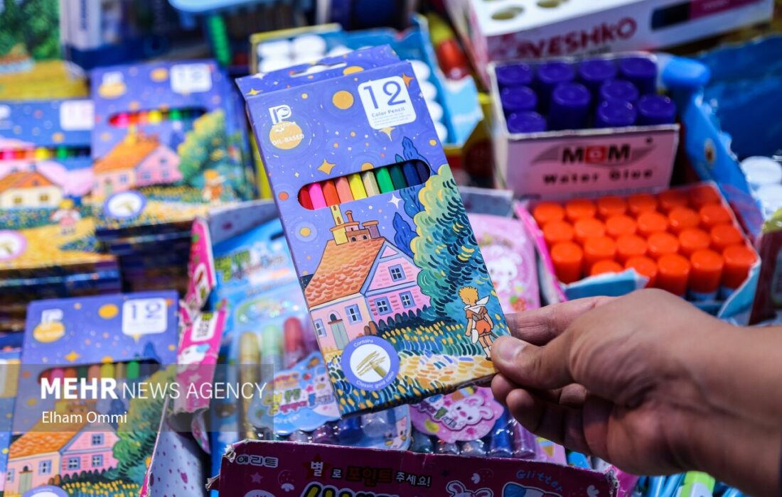 توزیع ۱۷۰۰ بسته لوازمالتحریر میان دانشآموزان کمبرخوردار در قم