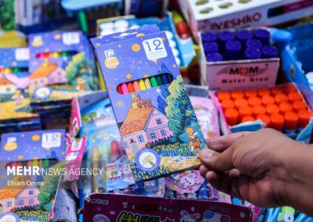 توزیع ۱۷۰۰ بسته لوازم‌التحریر میان دانش‌آموزان کم‌برخوردار در قم