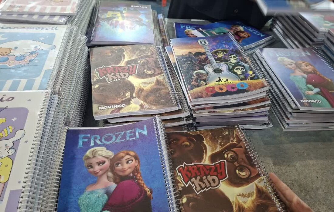 هجوم نمادهای غربی به کیف و دفتر دانشآموزان؛ زنگ خطر برای خانوادهها