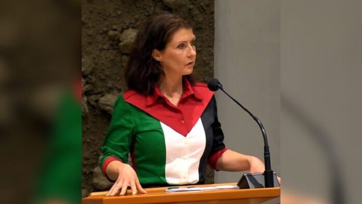 نماینده پارلمان هلند با لباس پرچم فلسطین رفت، با «هندوانه» برگشت+ فیلم