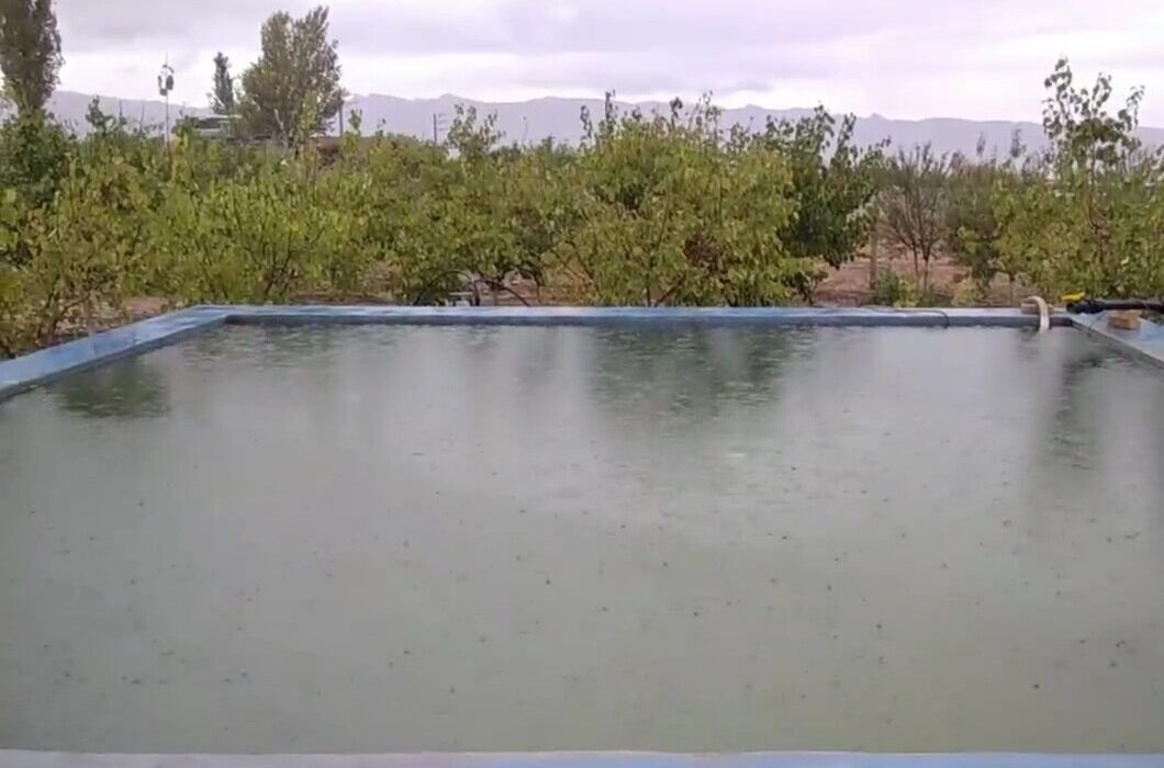 بارش باران در آخرین روزهای تابستان در هادیشهر