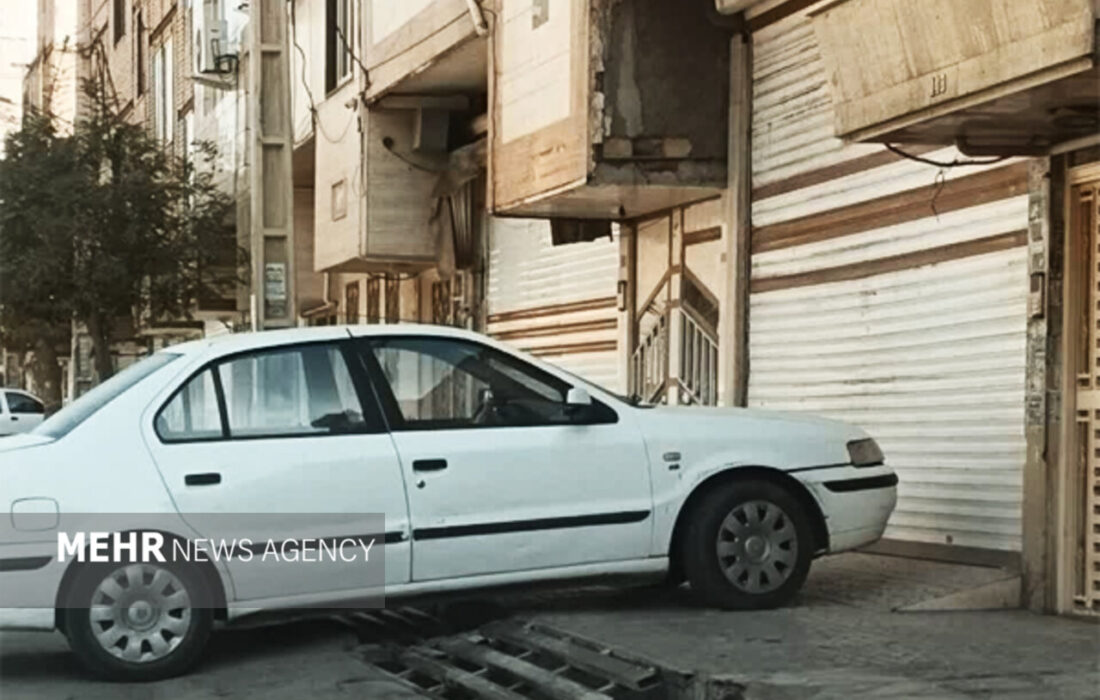 نسیم‌شهر قربانی نظارت ضعیف؛ وقتی پیاده رو پارکینگ می شود