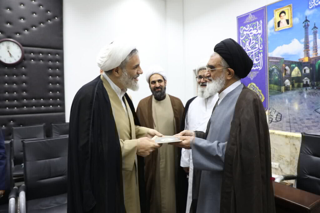 مراسم تکریم و معارفه ائمه جمعه پردیسان قم برگزار شد