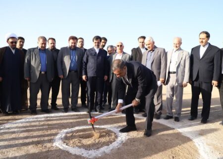 آغاز عملیات اجرایی ساخت نیروگاه خورشیدی ۵۳ مگاواتی در قم