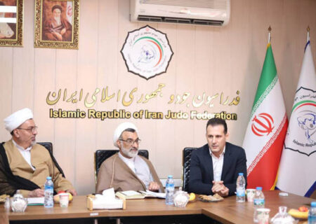 حجت الاسلام و المسلمین عبدالحسین خسروپناه، دبیر شورای عالی انقلاب فرهنگی، با روسای فدراسیون‌های ورزش‌های نابینایان، شنا و جودو دیدار و گفتگو کرد.