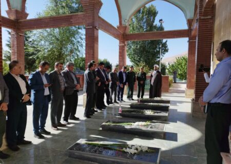 دفاع از ارزش‌ها و مقابله با دشمنان متحد نیازمند بصیرت و آگاهی است