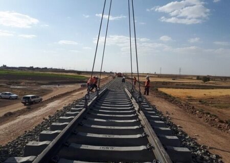 استاندار بوشهر: پتروشیمی‌ها در خط آهن تنگستان-عسلویه سرمایه‌گذاری کنند