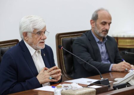 عارف: نباید به گونه‌ای عمل کرد که انسجام ملی خدشه‌دار شود